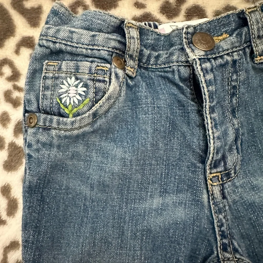 babyGap Embroidered Flower Denim Jeans in Blue Wash Size 6-12 months infant